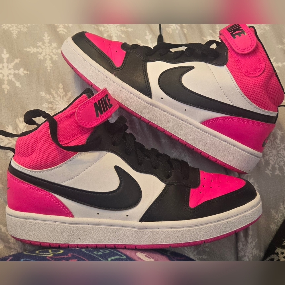 Big Girls Size 5.5 Nike Black and Pink Court Borough Mid 2 High Tops, Like New